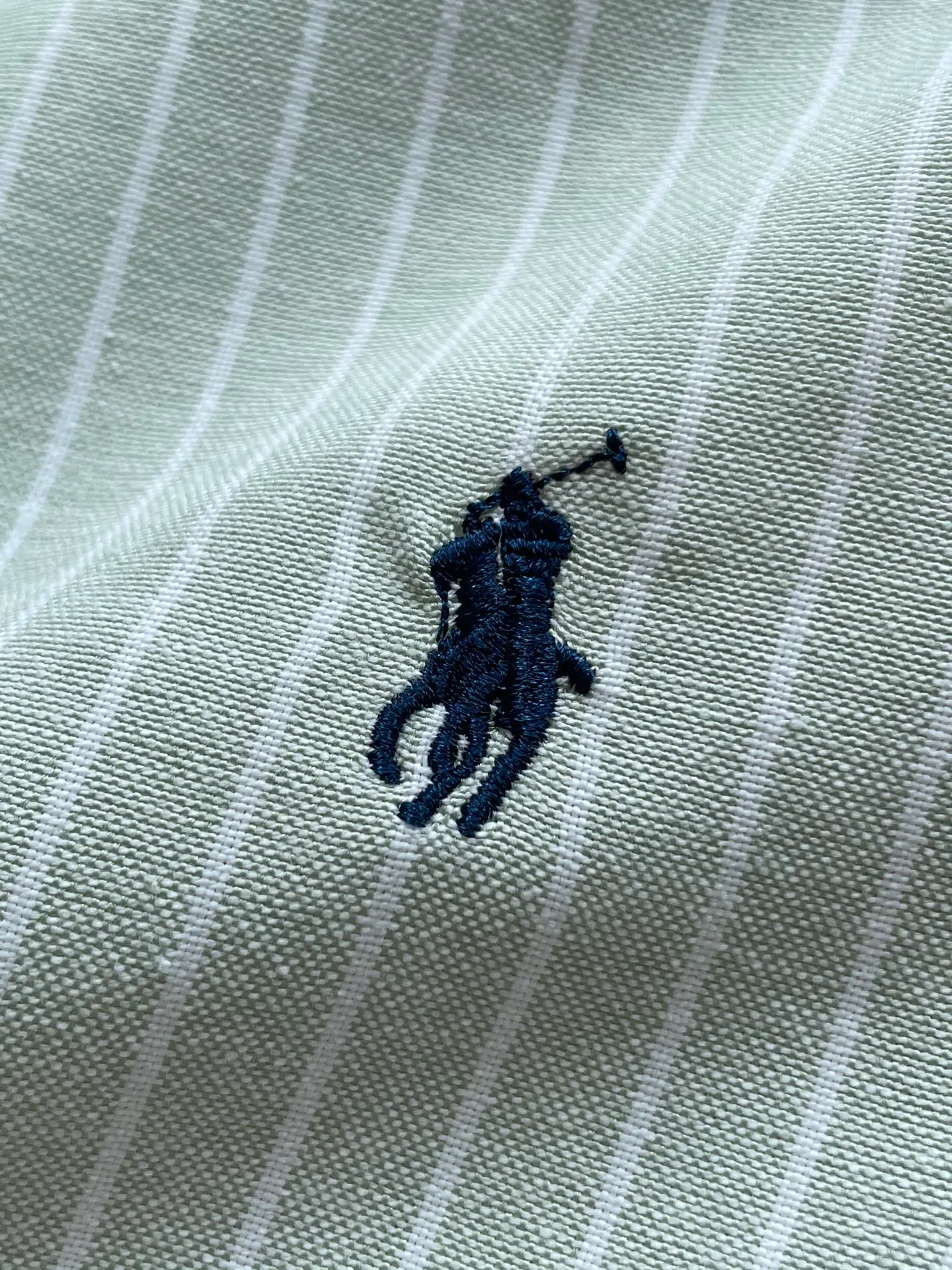 P220 🌸🌸🌸 POLO Ralph Lauren [High Quality] Classic shirt! The classic casual shirt made of pure cotton Oxford cloth has a unique design. It has a simple, clean and classic silhouette design. It is a versatile style that can be switched at will. The fabric feels soft and delicate, highly breathable, and is close to the skin and comfortable to wear. It can be worn alone as an inner layer. Its versatile performance is beyond your imagination! The upper body of the ready-to-wear is simple and classic yet elegant! Size:M-XXL